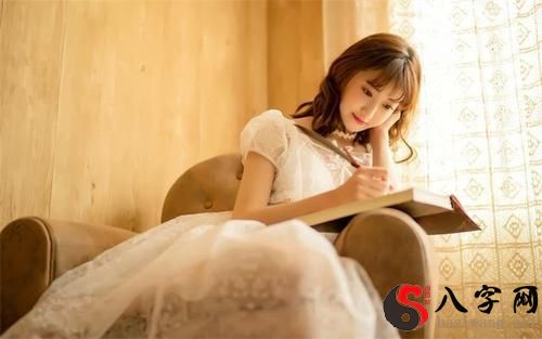 梦见自己和好朋友接吻